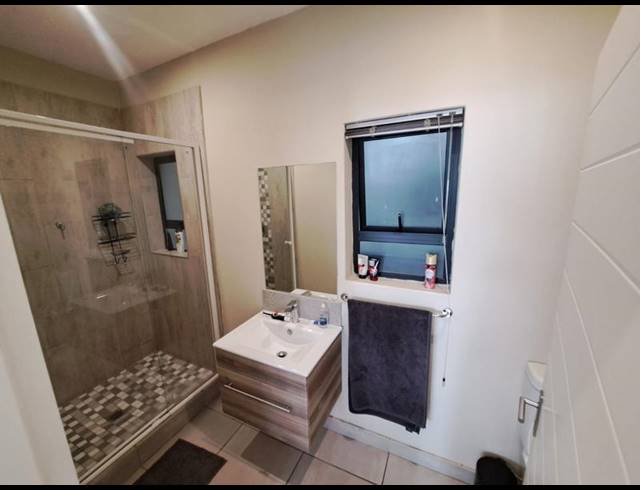 2 BEDROOM PROPERTY TO RENT IN DIE HOEWES